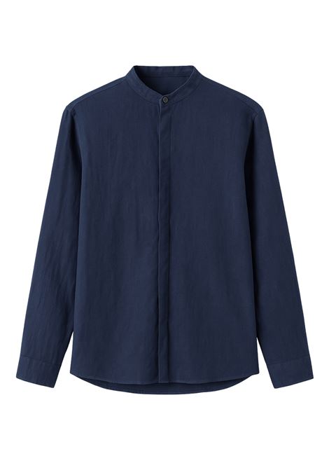 Alpha Studio's AU-1461L 1001 shirt is made of midnight blue linen with long sleeves and a mandarin collar for a minimal, refined look perfect for summer. ALPHA STUDIO |  | AU-1461L1001
